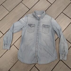 Liz Claiborne Womens Denim Shirt Light Wash Button Down Long Sleeve Size M